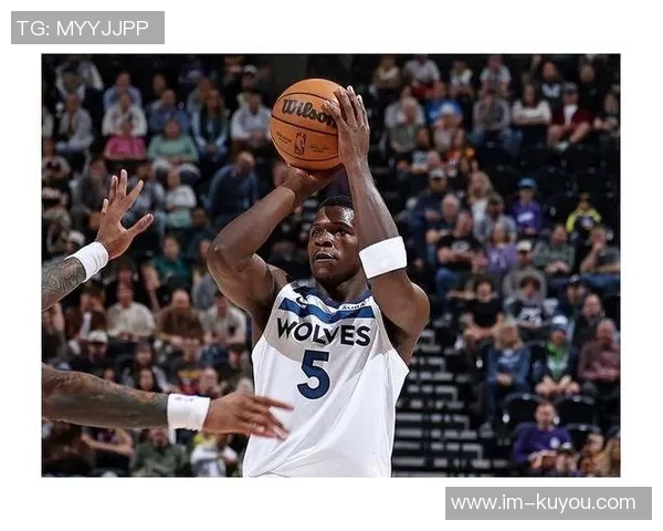 爱德华兹狂砍35分6板3助4断成最年轻三分先生展现超强投篮能力