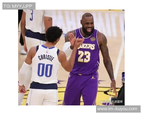 詹姆斯称赞东契奇进步明显湖人全力支持他展现领袖风范